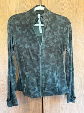 Lulu camo green define jacket